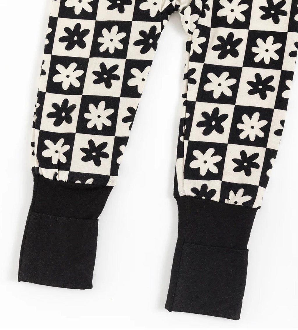 Black and White Checkered Daisy Bamboo Sleeper